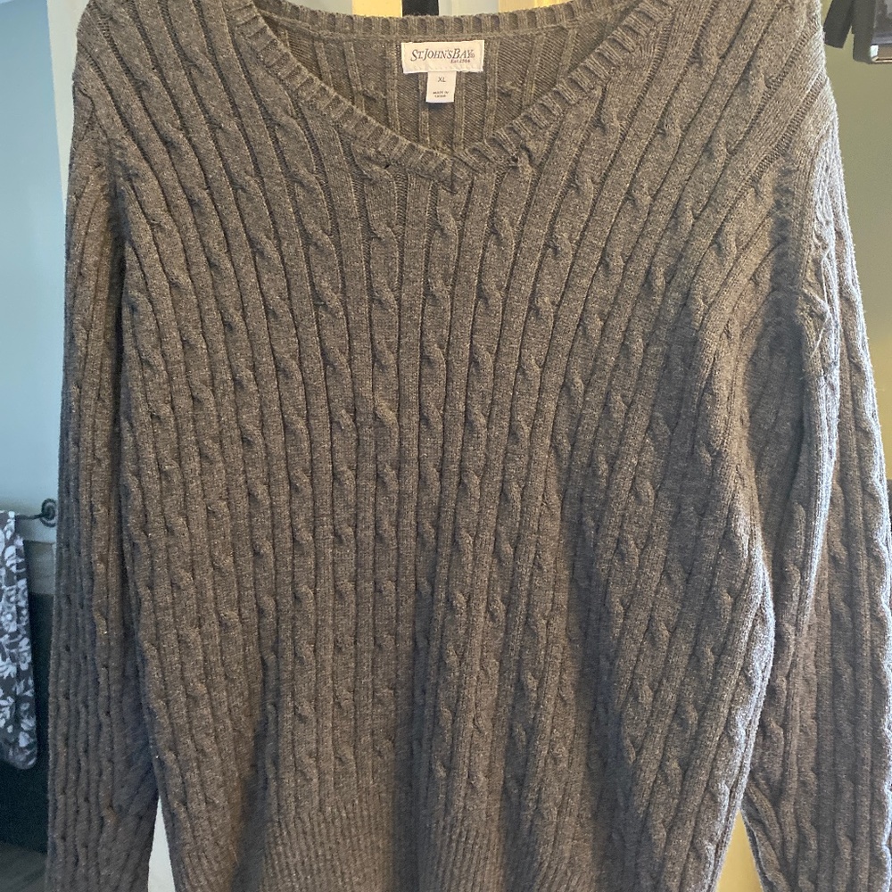Woman’s Cable knit sweater XL